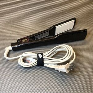 T3 Mane Tamer Ionic Ceramic Tourmaline Flat Iron Black  73522